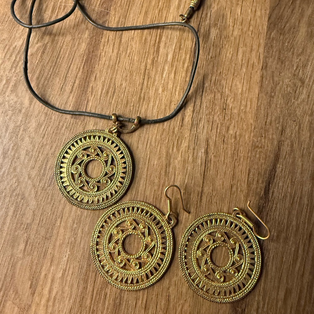 Elegant Gold-Tone Jewelry Set